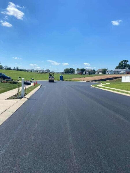 why is asphalt black